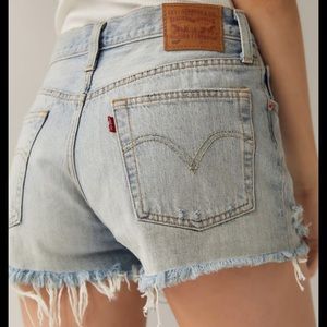 Levi’s 501 cutoff shorts